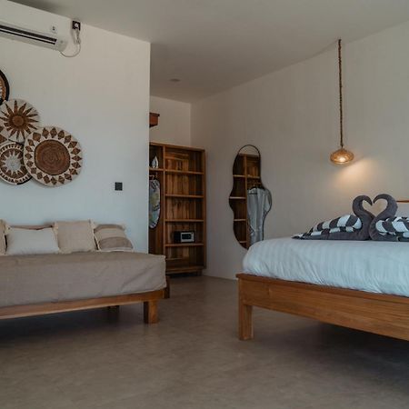 Sunscape Villa - Beachfront And Private Pool Gili Air Esterno foto