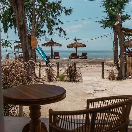 Sunscape Villa - Beachfront And Private Pool Gili Air Esterno foto