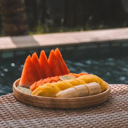 Sunscape Villa - Beachfront And Private Pool Gili Air Esterno foto