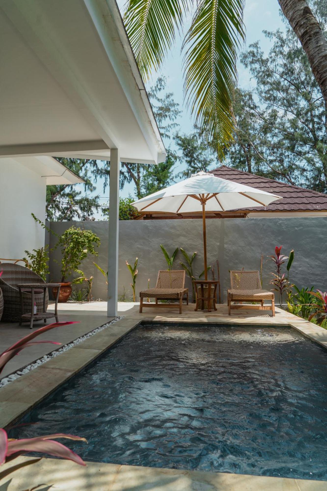 Sunscape Villa - Beachfront And Private Pool Gili Air Esterno foto