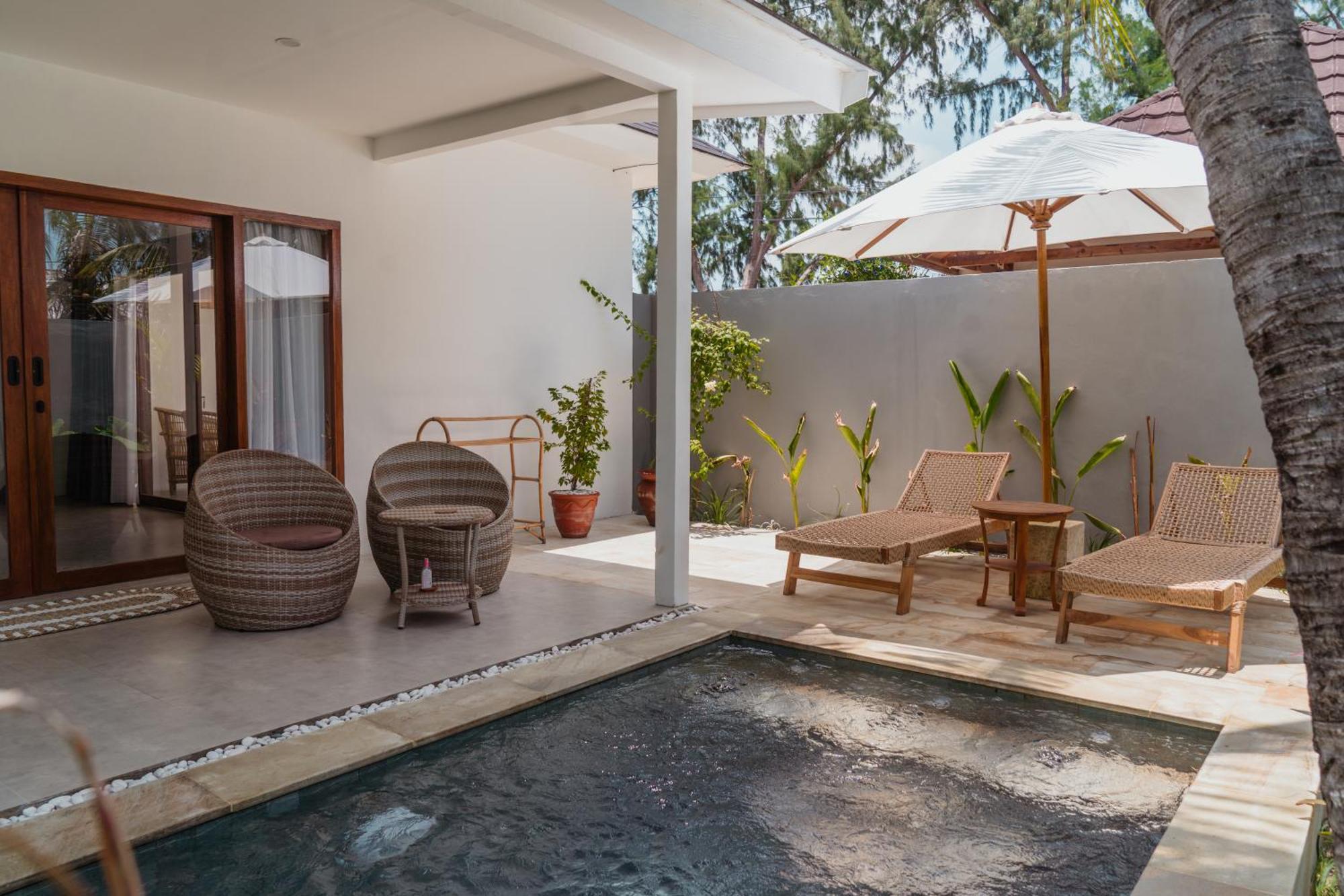 Sunscape Villa - Beachfront And Private Pool Gili Air Esterno foto