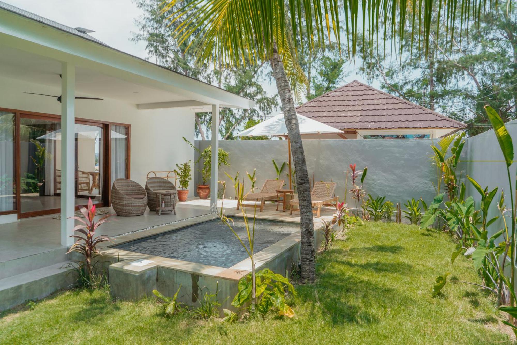 Sunscape Villa - Beachfront And Private Pool Gili Air Esterno foto