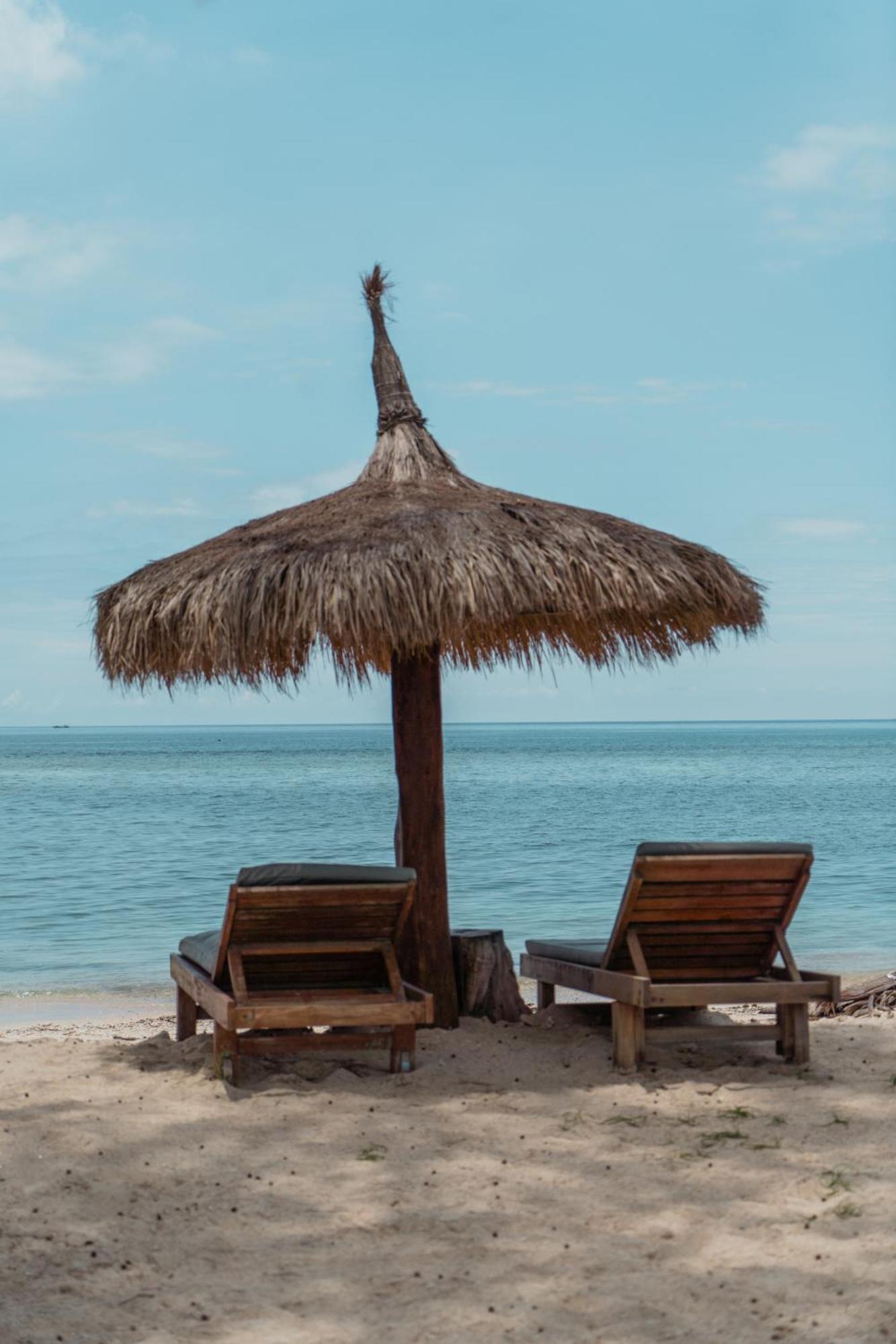 Sunscape Villa - Beachfront And Private Pool Gili Air Esterno foto