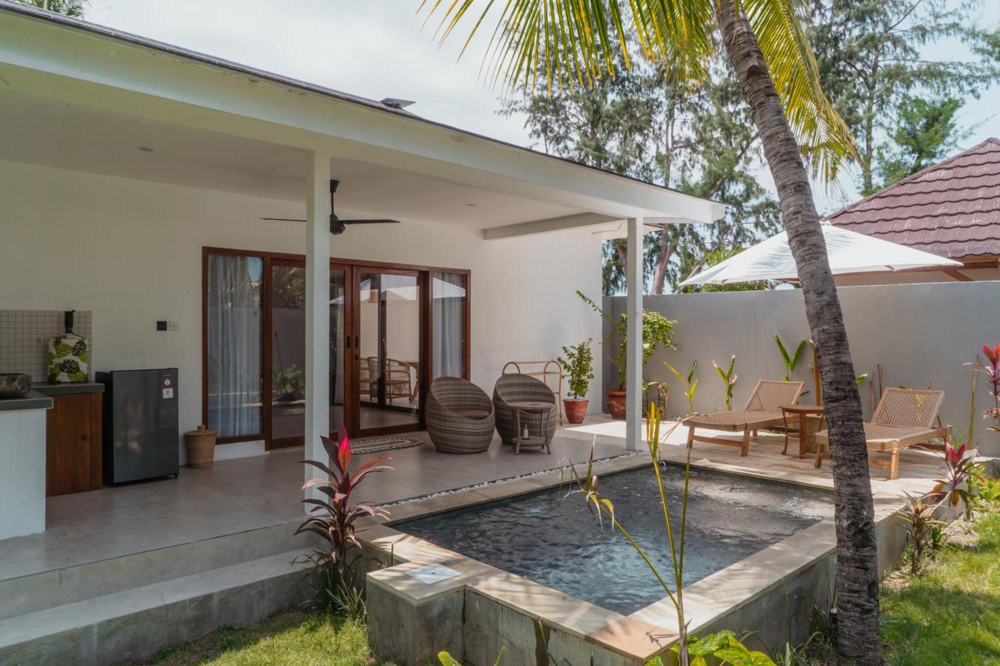 Sunscape Villa - Beachfront And Private Pool Gili Air Esterno foto