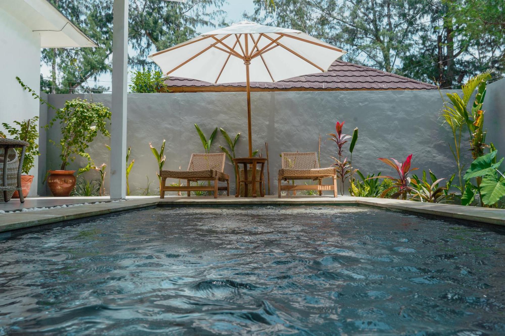 Sunscape Villa - Beachfront And Private Pool Gili Air Esterno foto