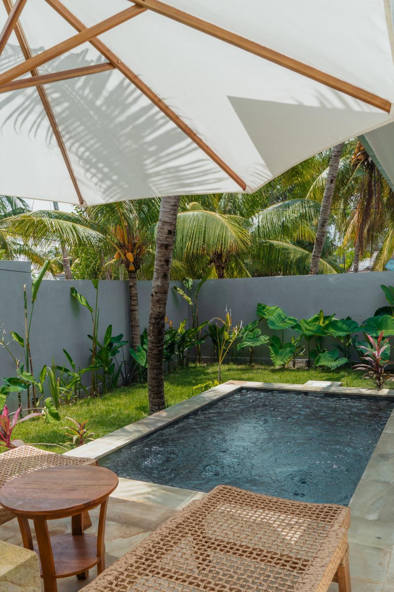 Sunscape Villa - Beachfront And Private Pool Gili Air Esterno foto