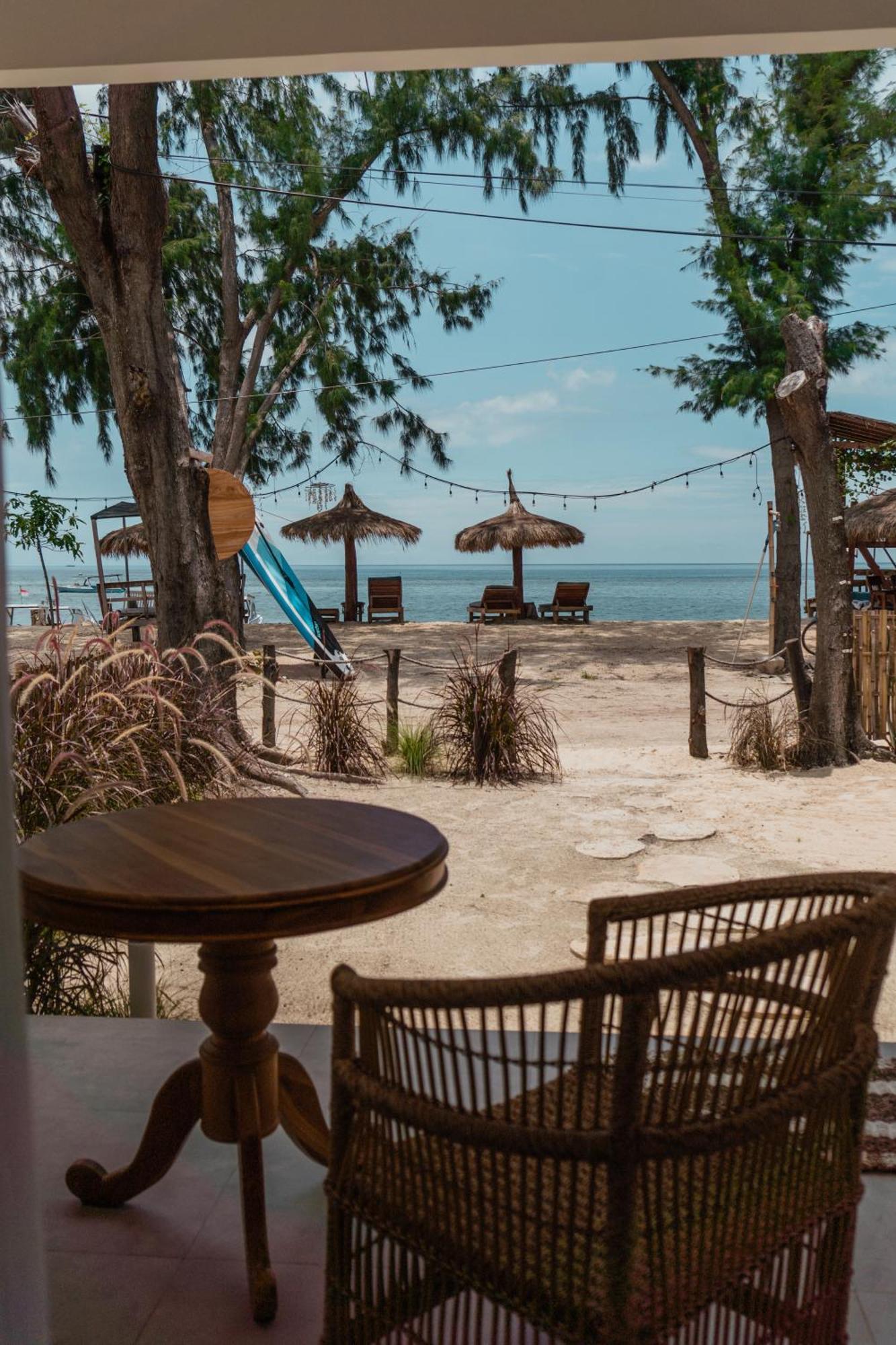 Sunscape Villa - Beachfront And Private Pool Gili Air Esterno foto